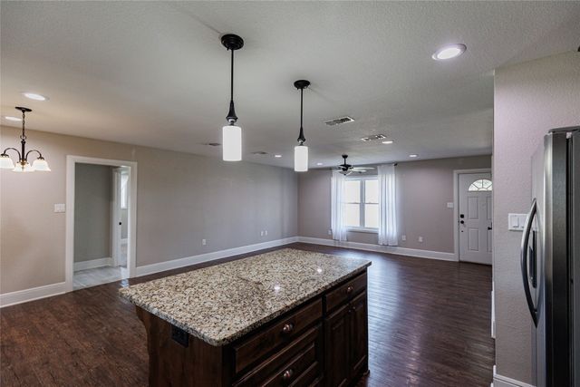 302 E Washington Street, Alvord, TX 76225