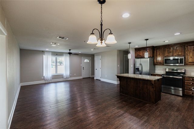 302 E Washington Street, Alvord, TX 76225