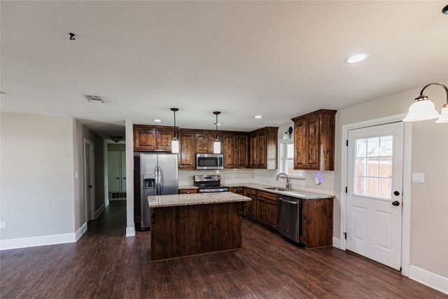 302 E Washington Street, Alvord, TX 76225