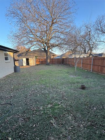 302 E Washington Street, Alvord, TX 76225