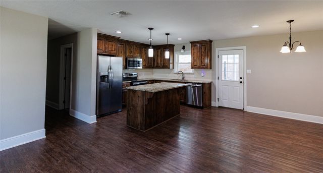 302 E Washington Street, Alvord, TX 76225