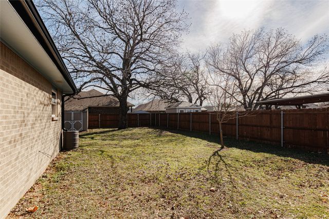 302 E Washington Street, Alvord, TX 76225