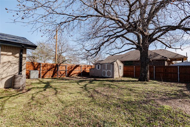 302 E Washington Street, Alvord, TX 76225