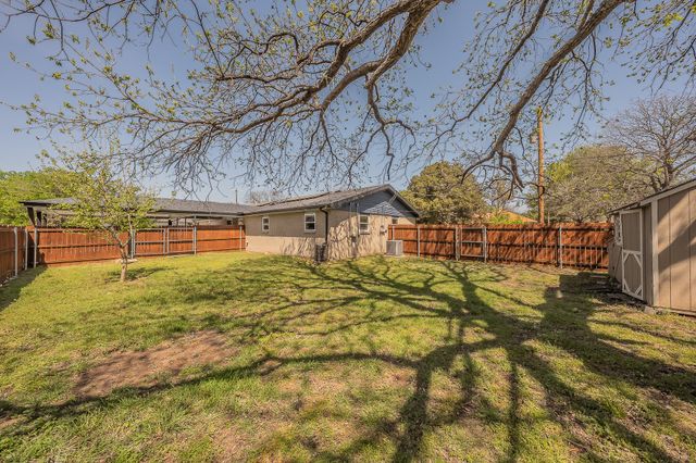 302 E Washington Street, Alvord, TX 76225