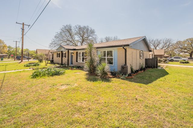 302 E Washington Street, Alvord, TX 76225