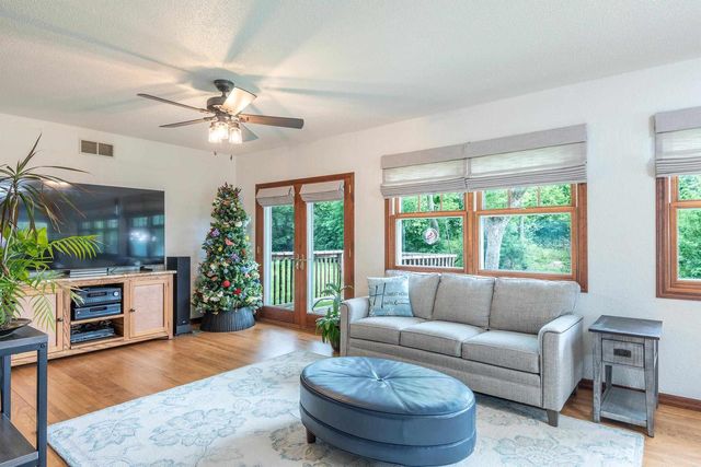 5086 Valley Heights Road, Oshkosh, WI 54904
