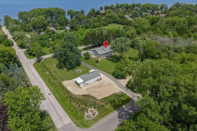 5086 Valley Heights Road, Oshkosh, WI 54904
