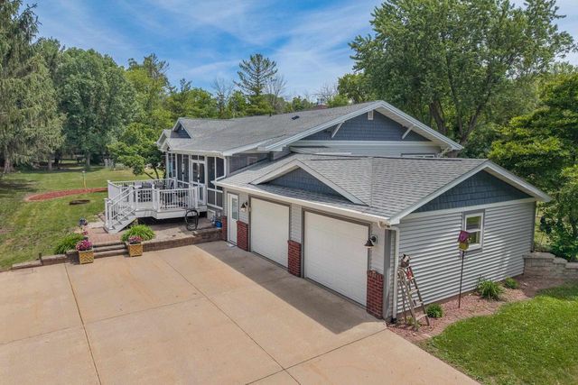 5086 Valley Heights Road, Oshkosh, WI 54904