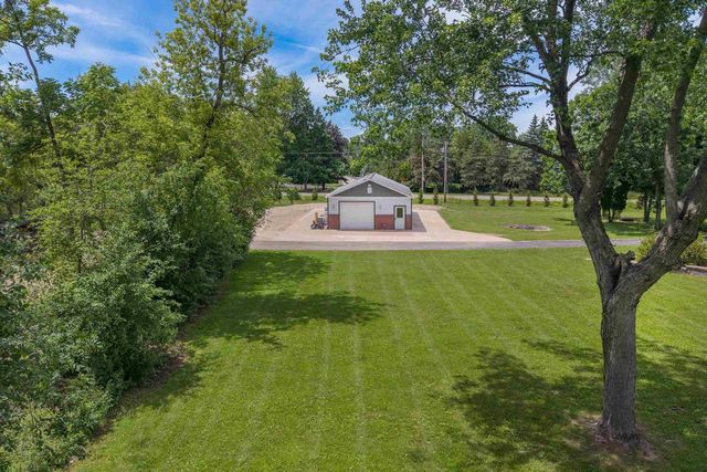 5086 Valley Heights Road, Oshkosh, WI 54904