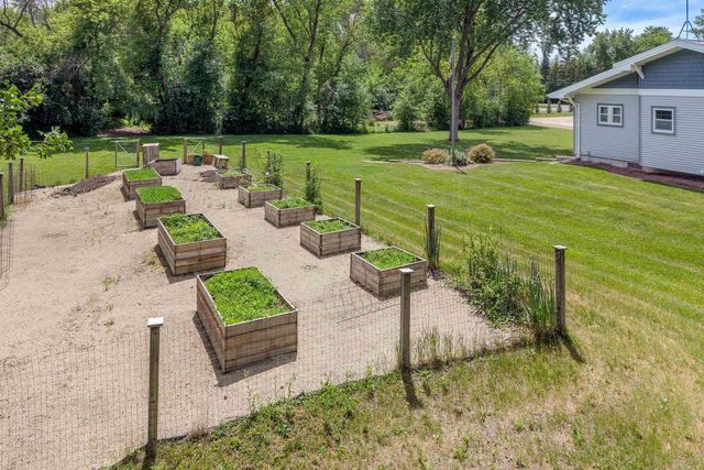 5086 Valley Heights Road, Oshkosh, WI 54904