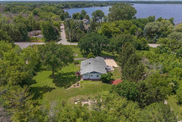 5086 Valley Heights Road, Oshkosh, WI 54904