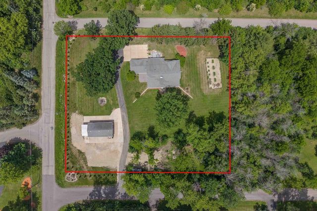 5086 Valley Heights Road, Oshkosh, WI 54904