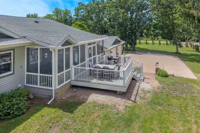 5086 Valley Heights Road, Oshkosh, WI 54904