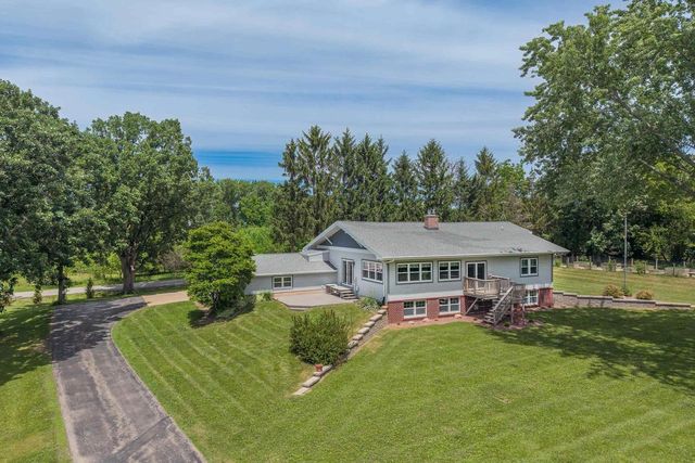 5086 Valley Heights Road, Oshkosh, WI 54904