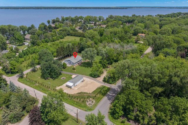 5086 Valley Heights Road, Oshkosh, WI 54904