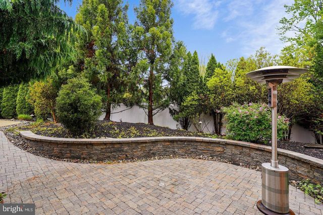 6 CRESTVIEW CT, Potomac, MD 20854