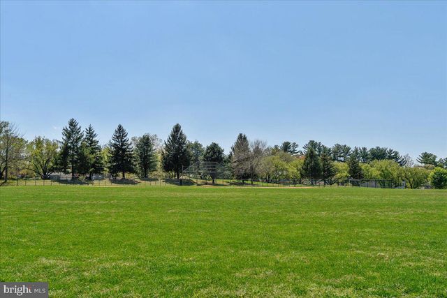 6 CRESTVIEW CT, Potomac, MD 20854