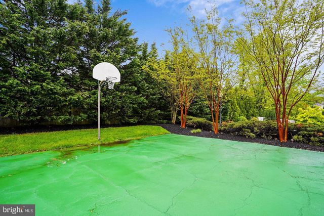 6 CRESTVIEW CT, Potomac, MD 20854