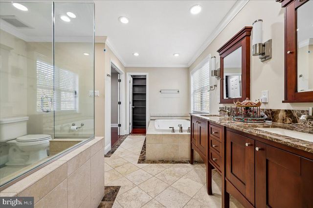 6 CRESTVIEW CT, Potomac, MD 20854