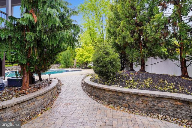 6 CRESTVIEW CT, Potomac, MD 20854