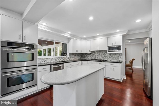 6 CRESTVIEW CT, Potomac, MD 20854