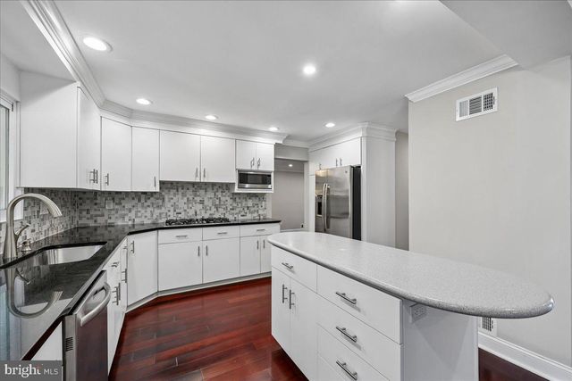 6 CRESTVIEW CT, Potomac, MD 20854