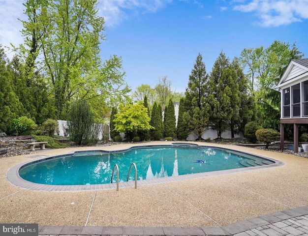 6 CRESTVIEW CT, Potomac, MD 20854