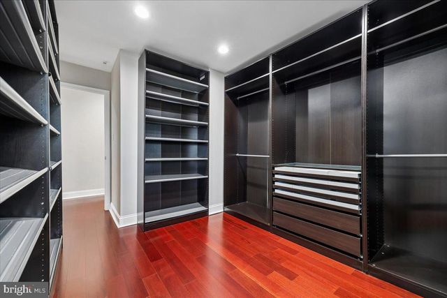 6 CRESTVIEW CT, Potomac, MD 20854