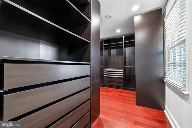 6 CRESTVIEW CT, Potomac, MD 20854