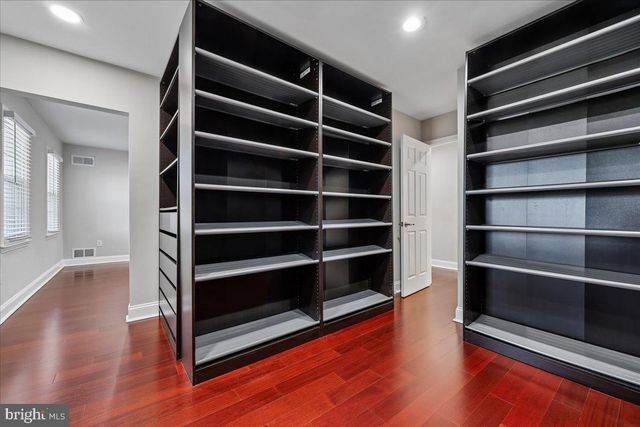 6 CRESTVIEW CT, Potomac, MD 20854