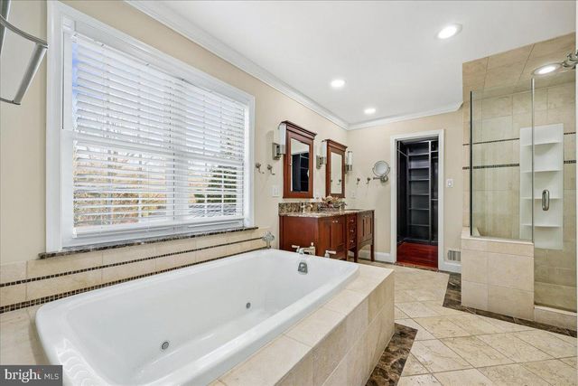 6 CRESTVIEW CT, Potomac, MD 20854