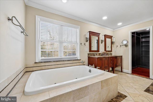 6 CRESTVIEW CT, Potomac, MD 20854