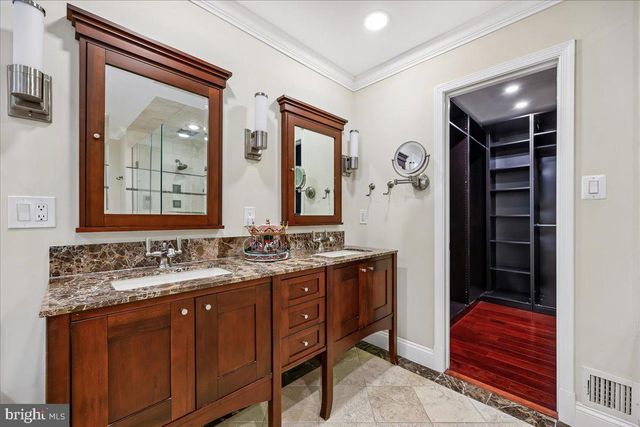 6 CRESTVIEW CT, Potomac, MD 20854