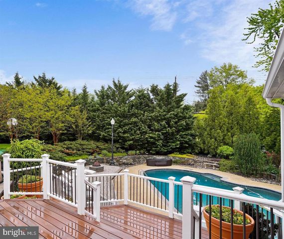 6 CRESTVIEW CT, Potomac, MD 20854