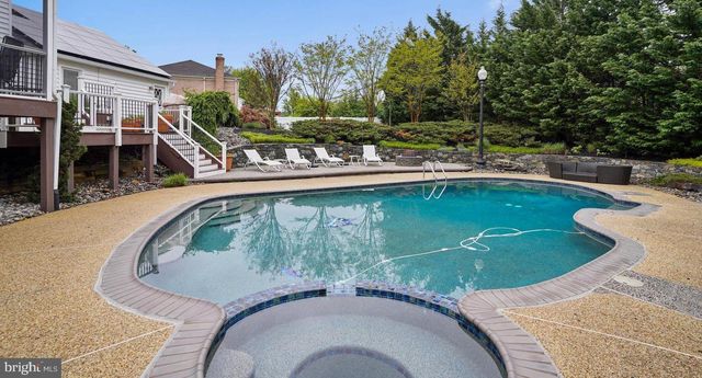 6 CRESTVIEW CT, Potomac, MD 20854