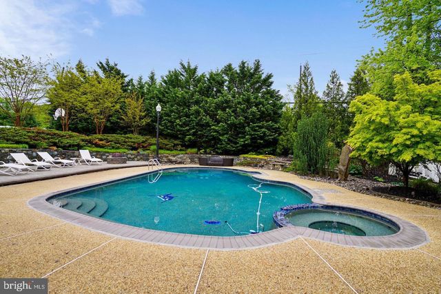 6 CRESTVIEW CT, Potomac, MD 20854