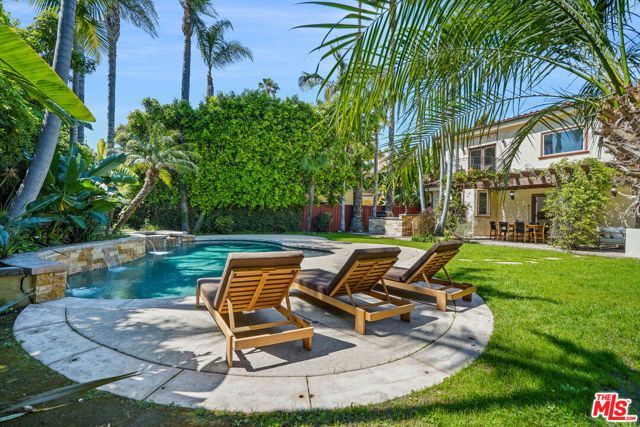 13164 Magnolia Boulevard, Sherman Oaks, CA 91423