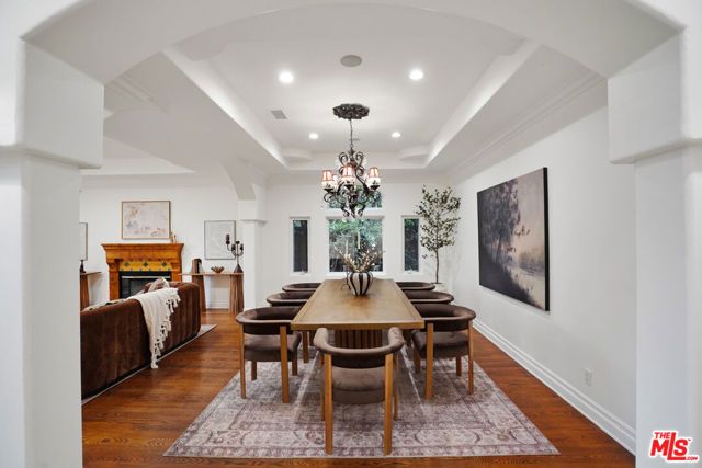 13164 Magnolia Boulevard, Sherman Oaks, CA 91423