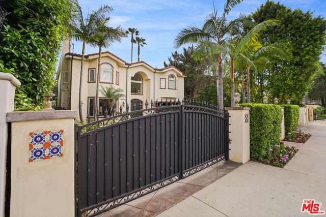 13164 Magnolia Boulevard, Sherman Oaks, CA 91423