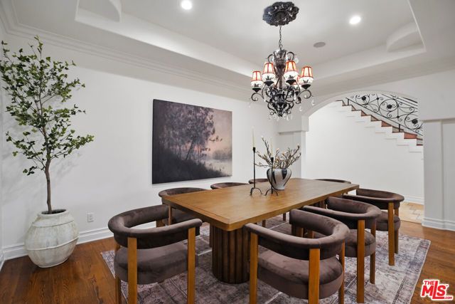 13164 Magnolia Boulevard, Sherman Oaks, CA 91423