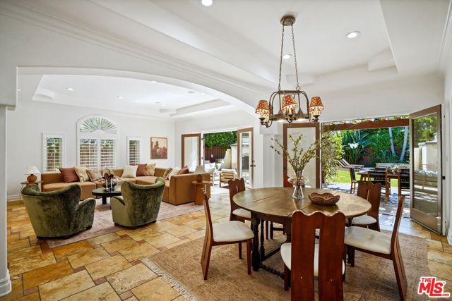 13164 Magnolia Boulevard, Sherman Oaks, CA 91423