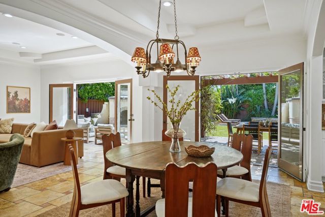 13164 Magnolia Boulevard, Sherman Oaks, CA 91423