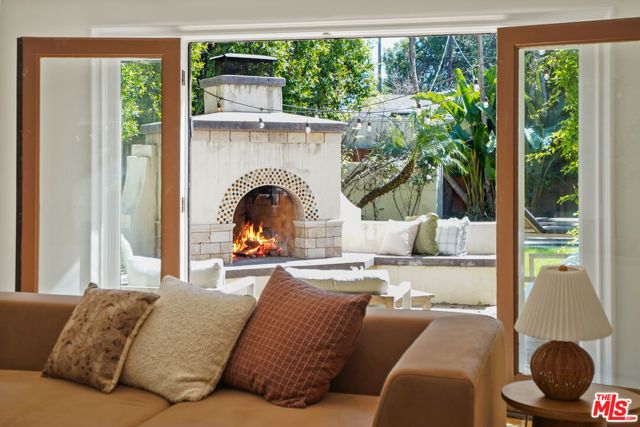 13164 Magnolia Boulevard, Sherman Oaks, CA 91423