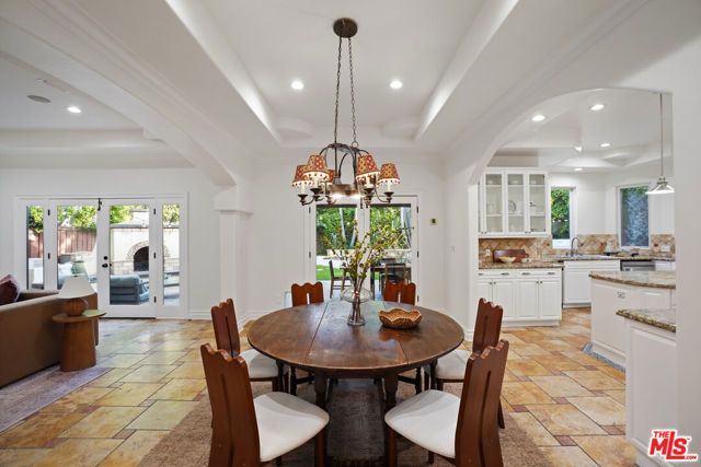 13164 Magnolia Boulevard, Sherman Oaks, CA 91423