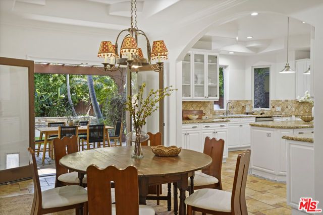 13164 Magnolia Boulevard, Sherman Oaks, CA 91423