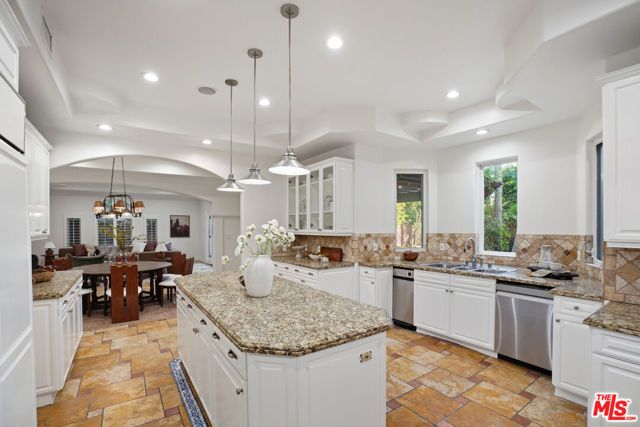 13164 Magnolia Boulevard, Sherman Oaks, CA 91423