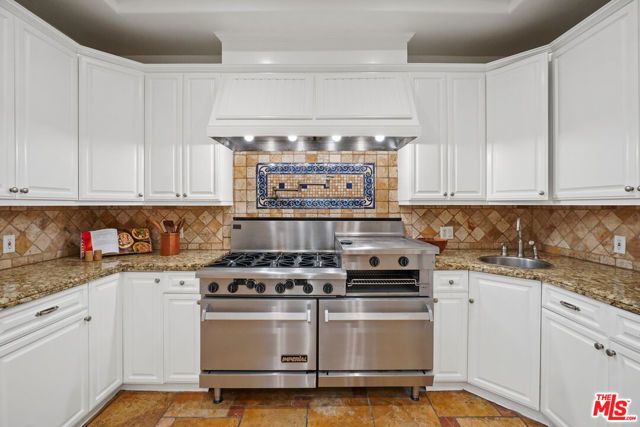 13164 Magnolia Boulevard, Sherman Oaks, CA 91423