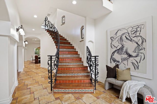 13164 Magnolia Boulevard, Sherman Oaks, CA 91423