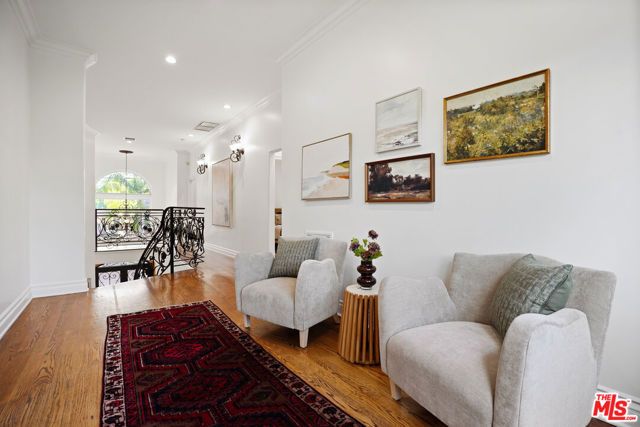 13164 Magnolia Boulevard, Sherman Oaks, CA 91423