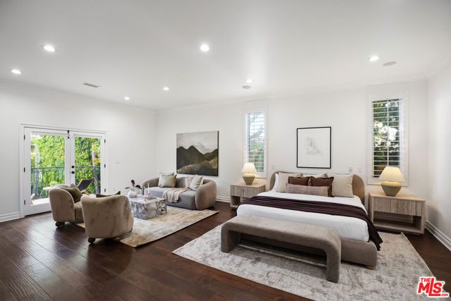 13164 Magnolia Boulevard, Sherman Oaks, CA 91423